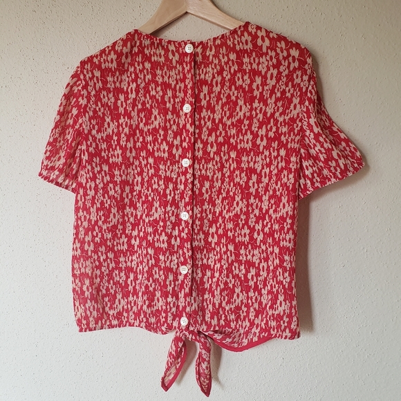 Madewell Crinkled Button-Back Tie-Front Tee - Picture 5 of 7